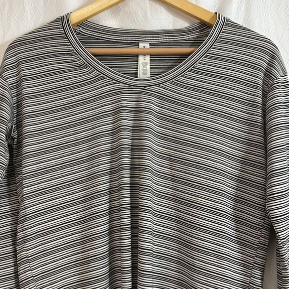 ATHLETA Cloud Light Stratus Long Sleeve Shirt Size Xs - Picture 4 of 7